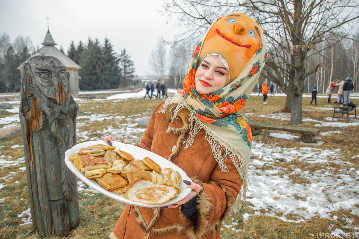 Масленица блинный ряд